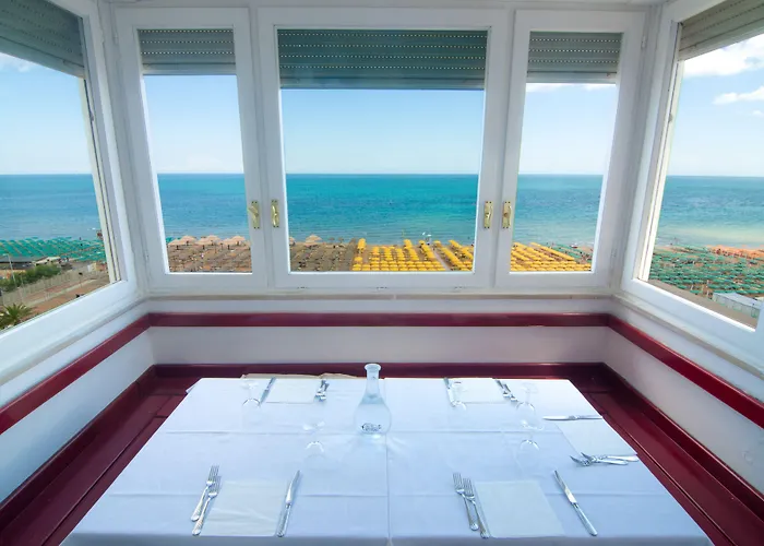 Hotel con piscina: Hotel Nettuno